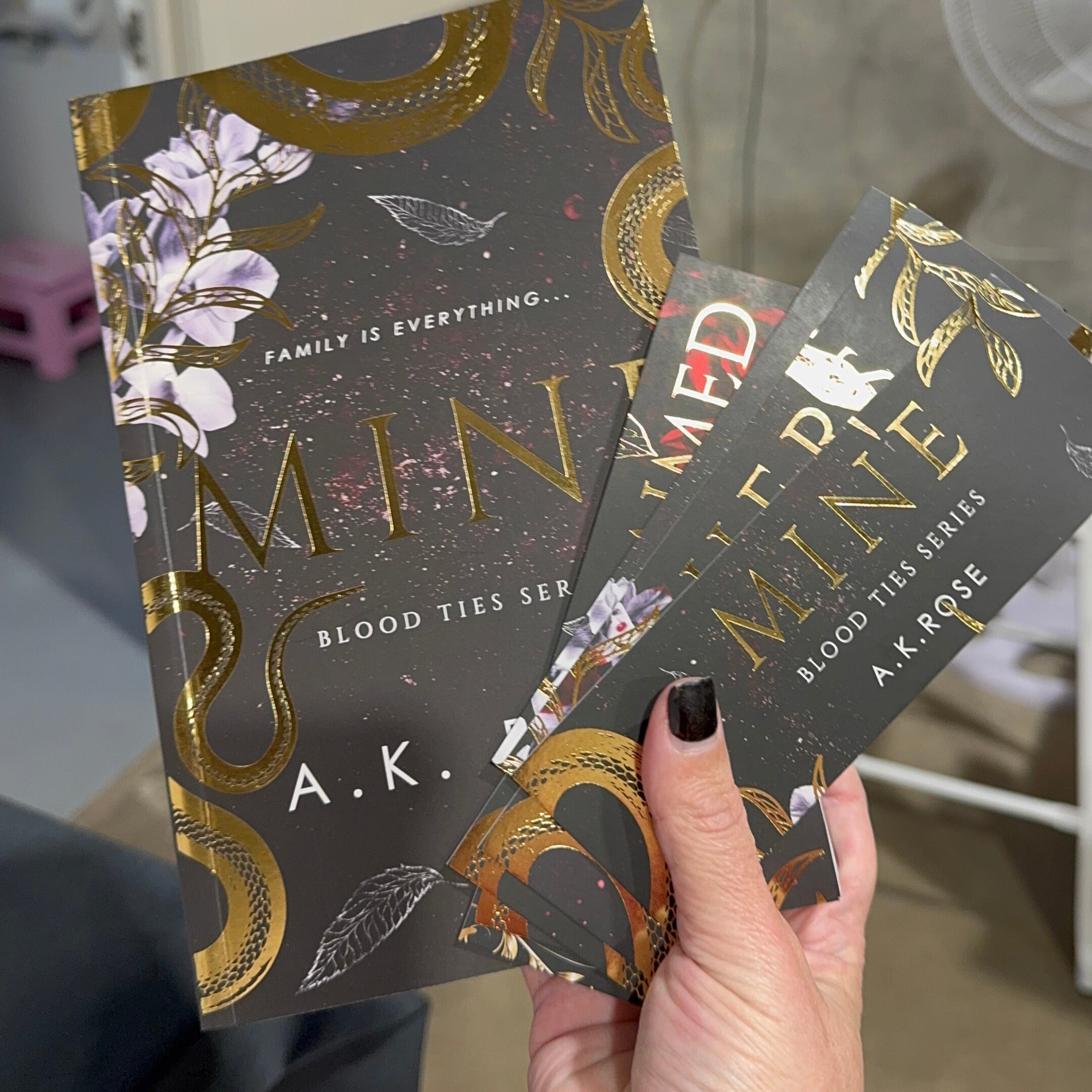 🖤 SCRATCHED & DENTED – Blood Ties Special Edition PAPERBACK Bundle (Books 1–9 + Foiled Bookmarks) 🖤