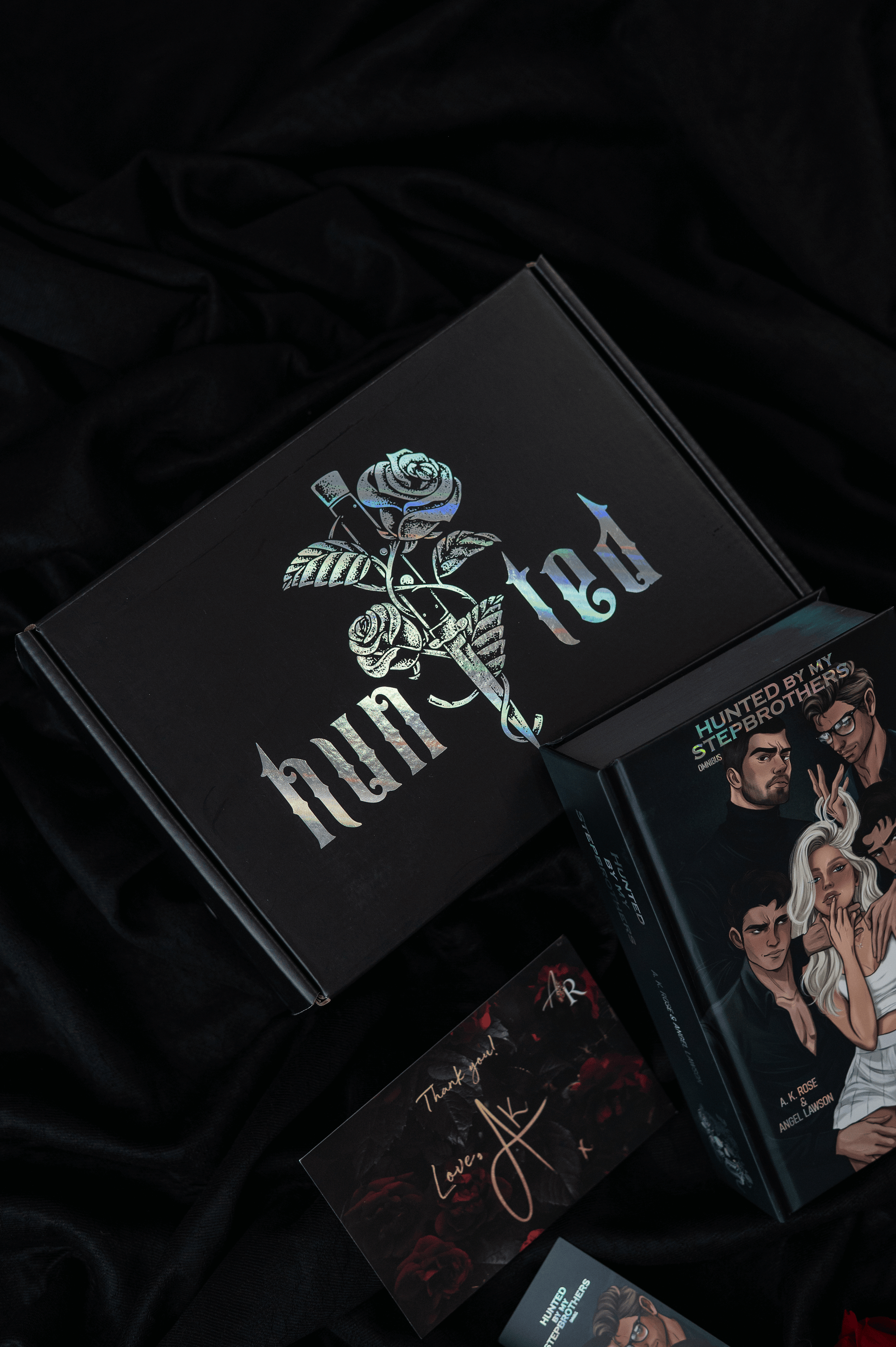 Hunted by My Stepbrothers – Limited Art Cover Omnibus