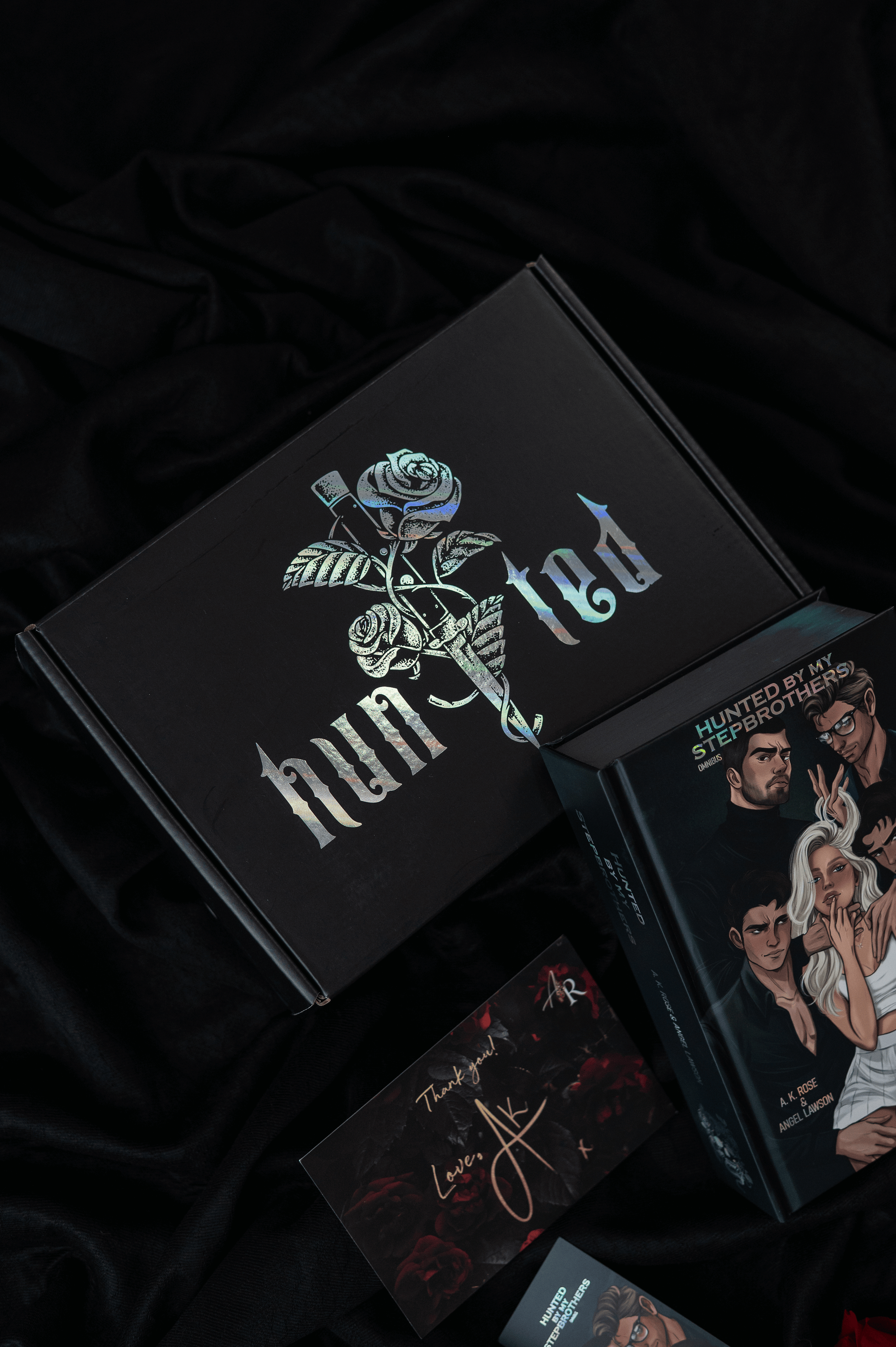 Hunted by My Stepbrothers – Limited Art Cover Omnibus